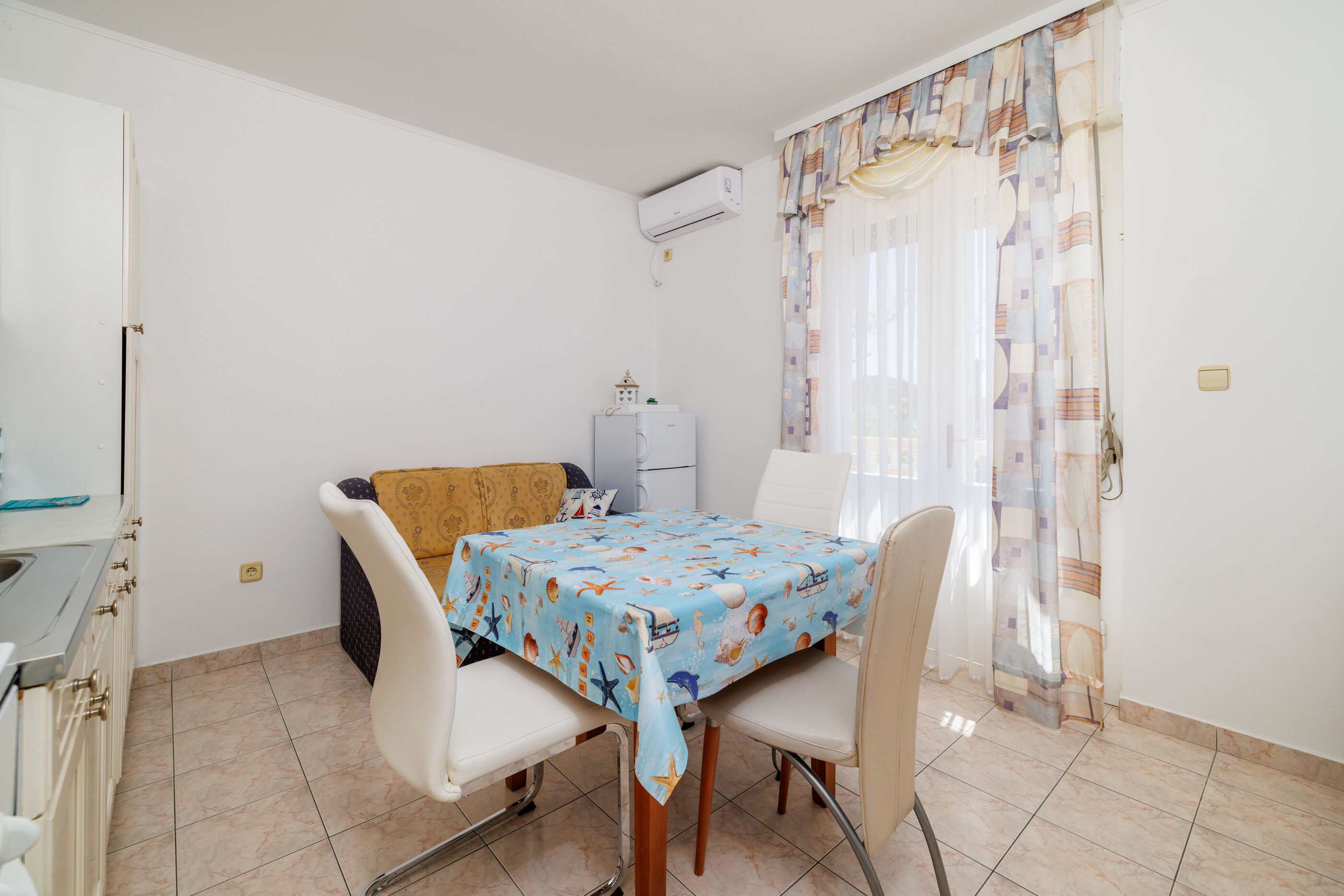 Apartments and Room Petar 94145-A3