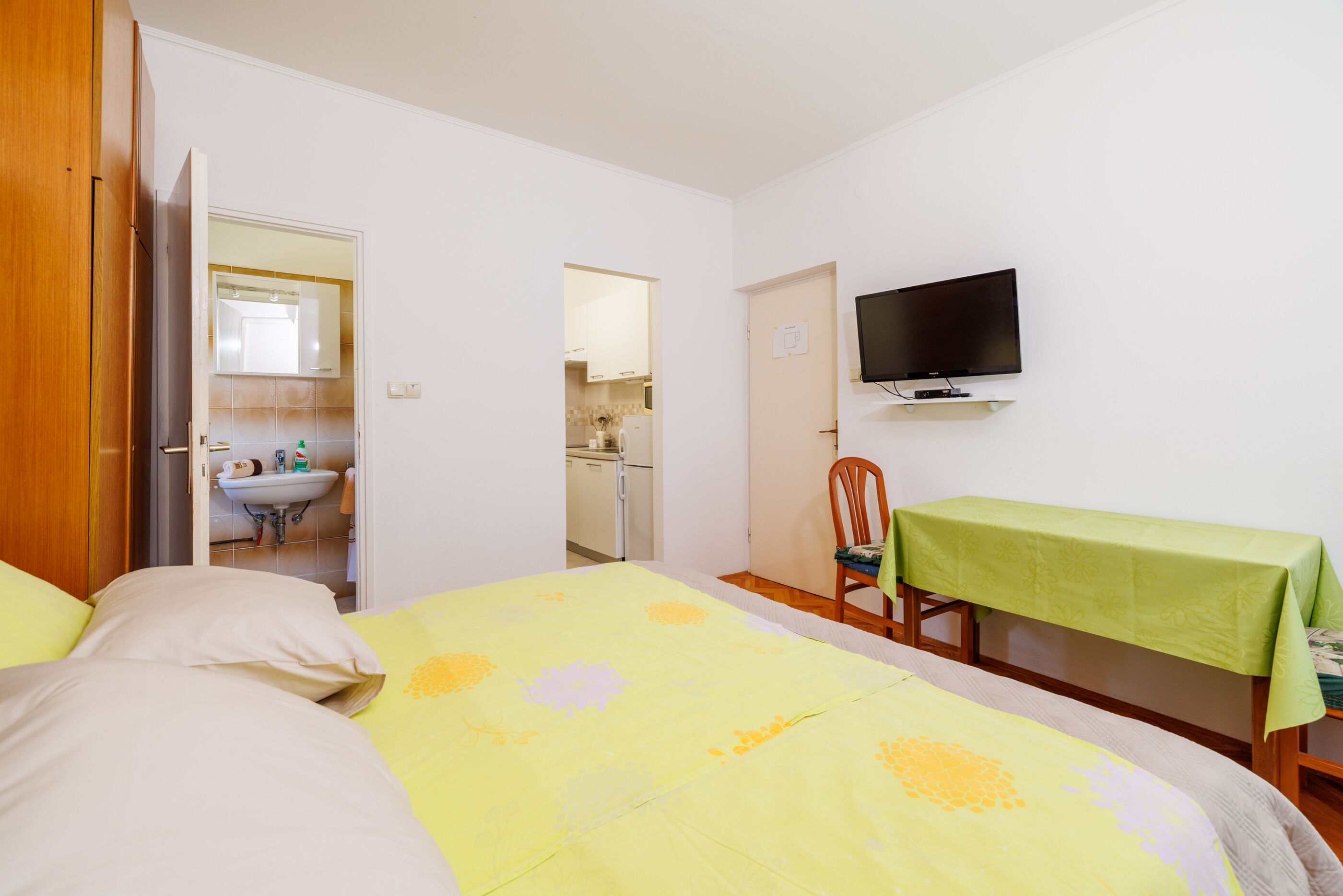 Apartments and Room Petar 94145-S1