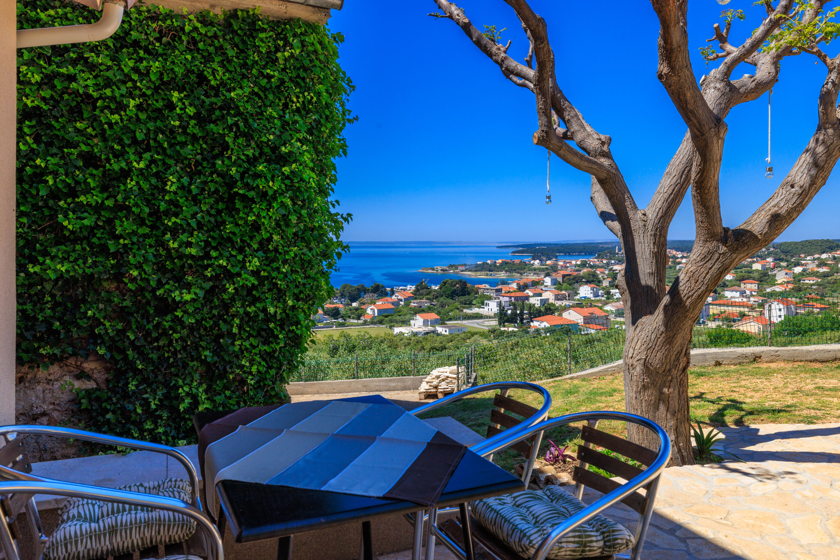 House Dragan D Accommodation in Rab