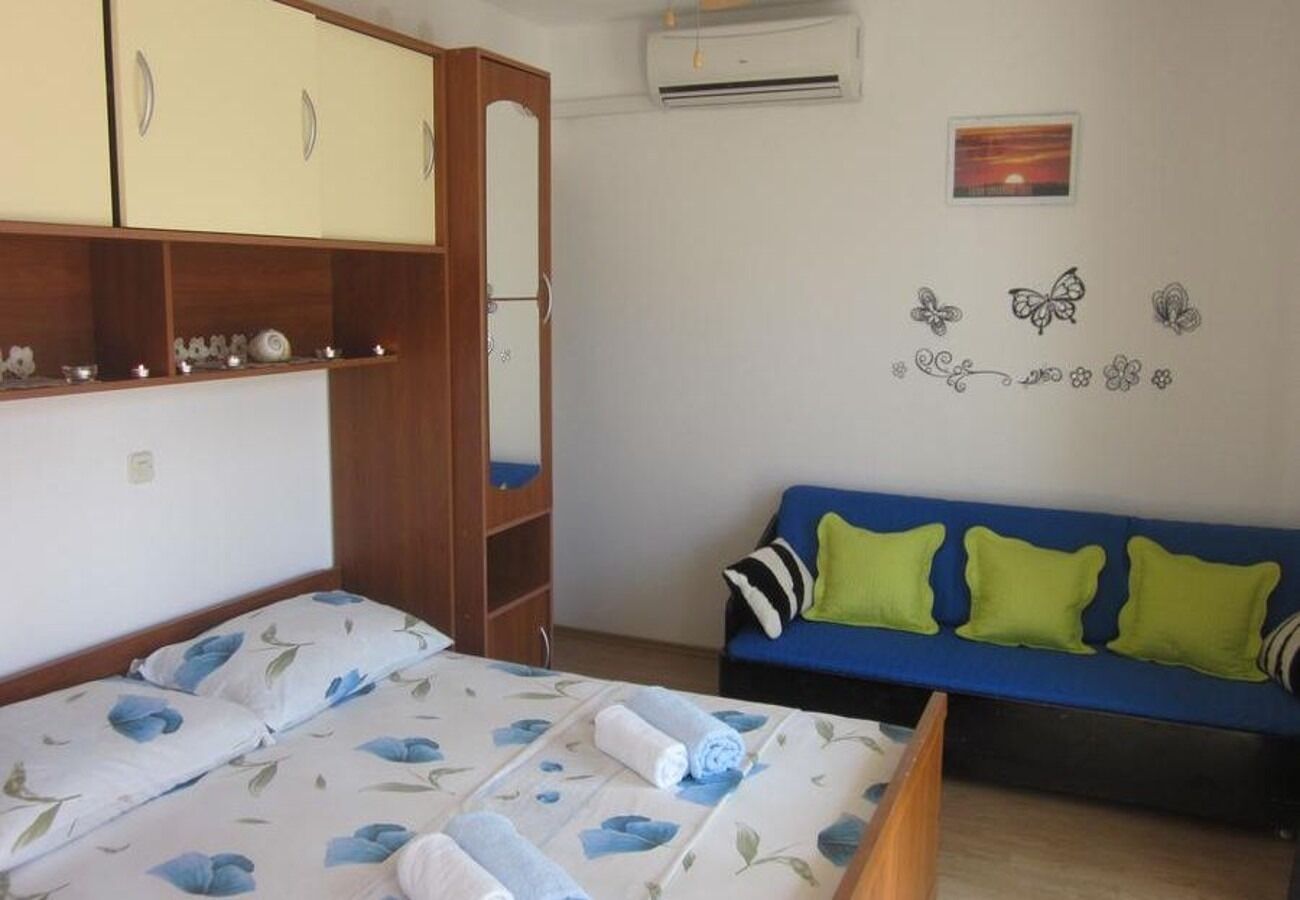 Apartments and Room Dar 102071-A1