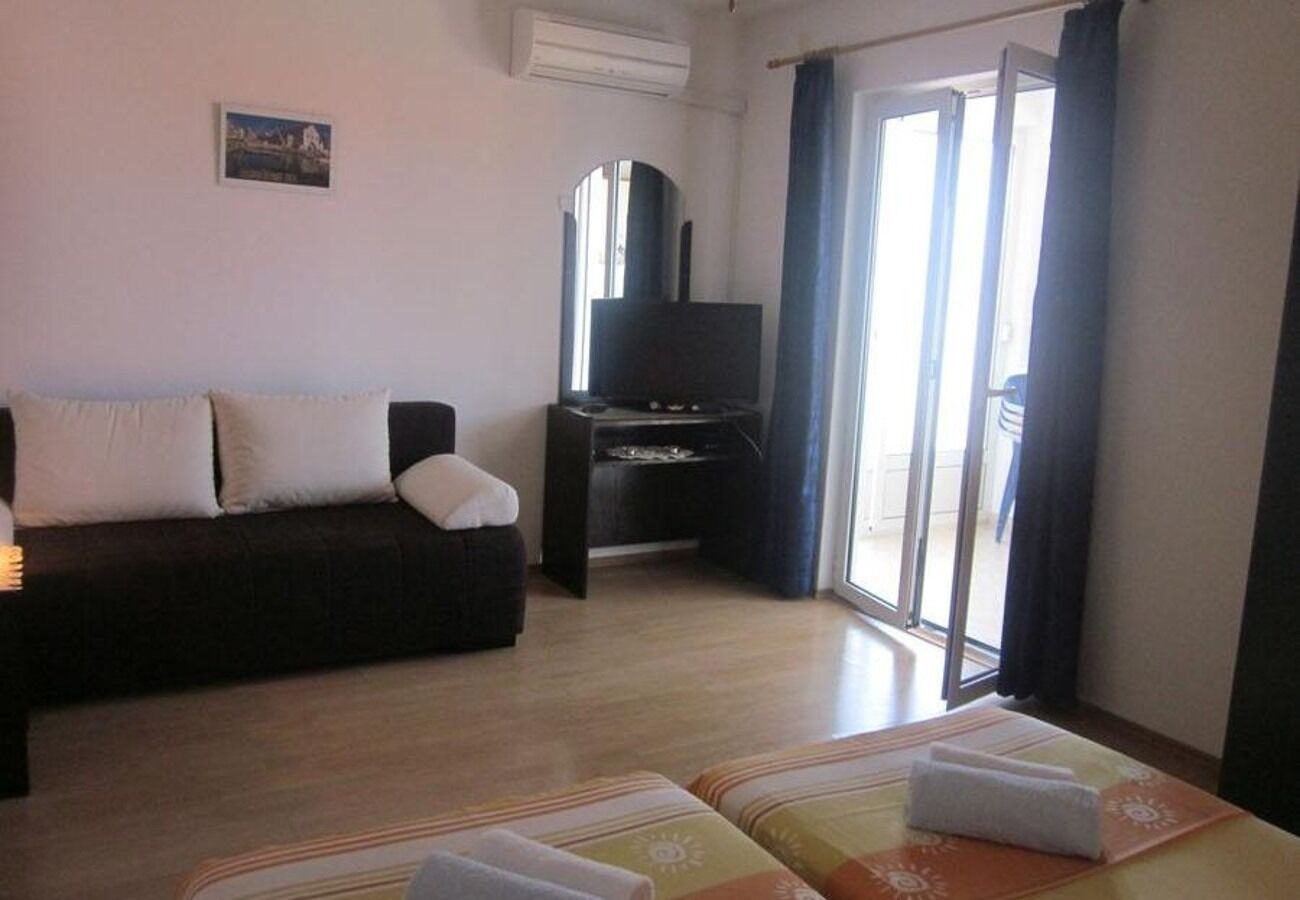 Apartments and Room Dar 102071-A2