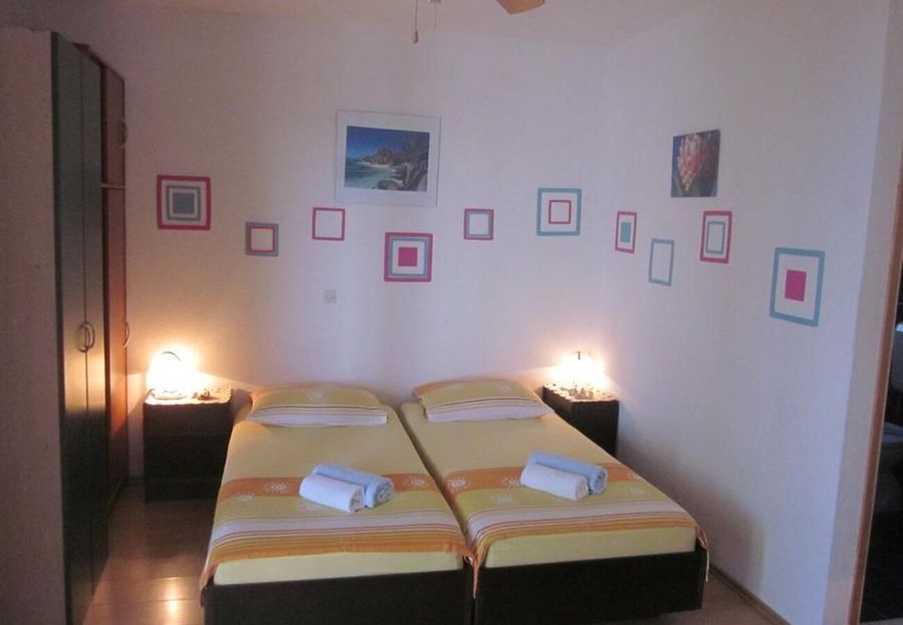 Apartments and Room Dar 102071-A2