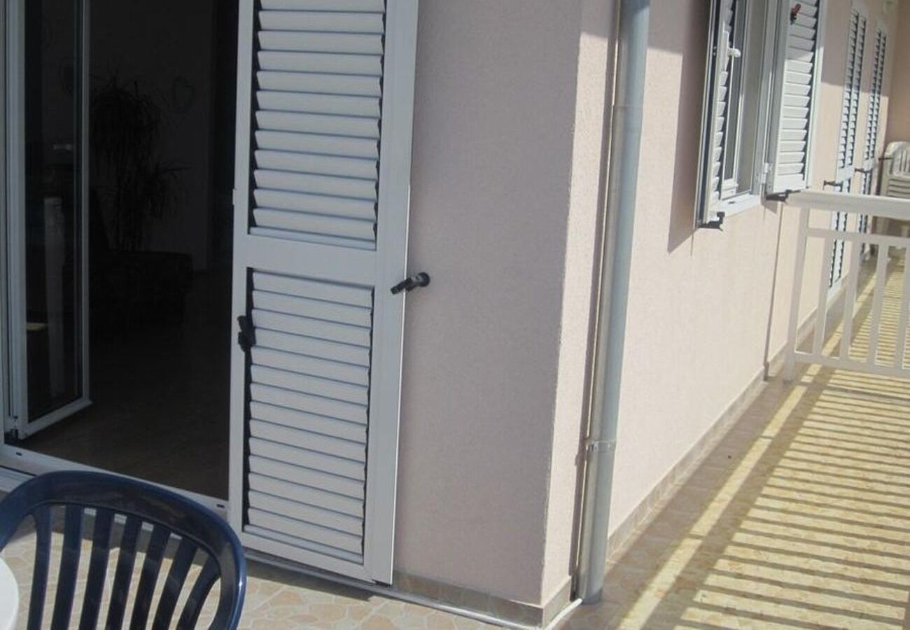Apartments and Room Dar 102071-S3