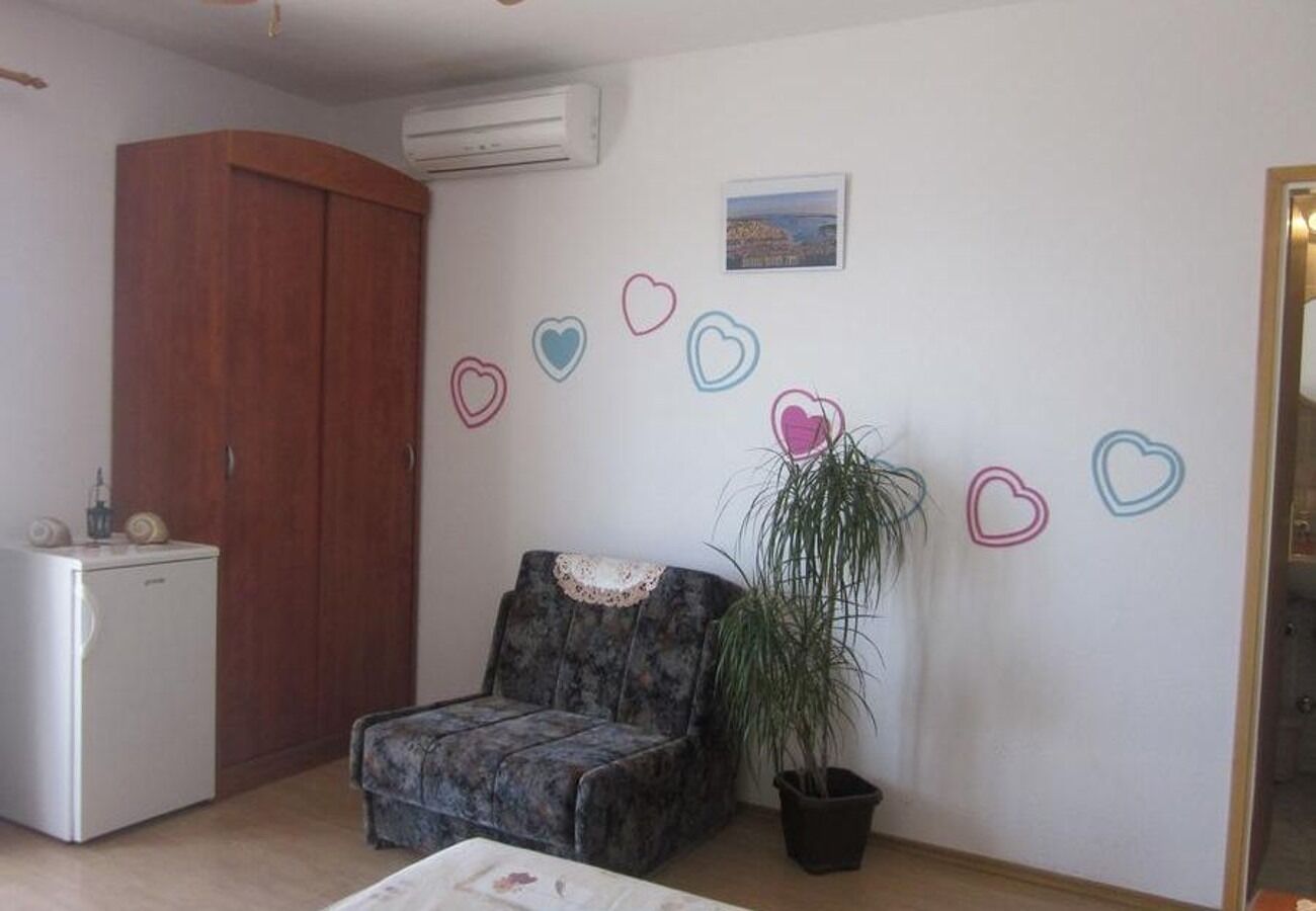 Apartments and Room Dar 102071-S3