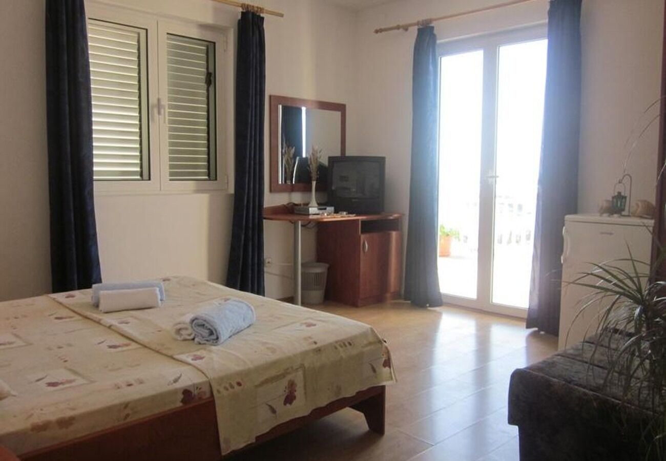Apartments and Room Dar 102071-S3
