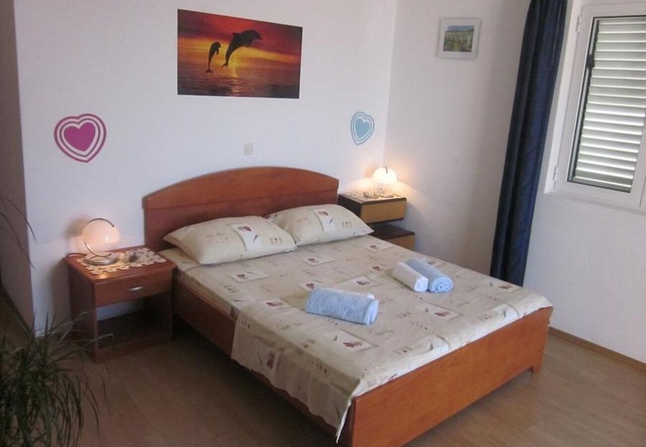 Apartments and Room Dar 102071-S3