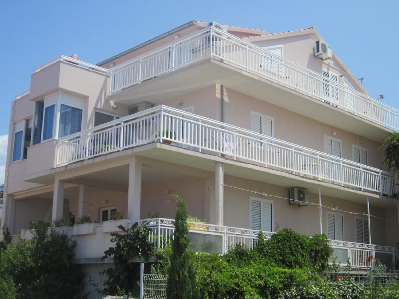 Apartments and Room Dar 102071-A1