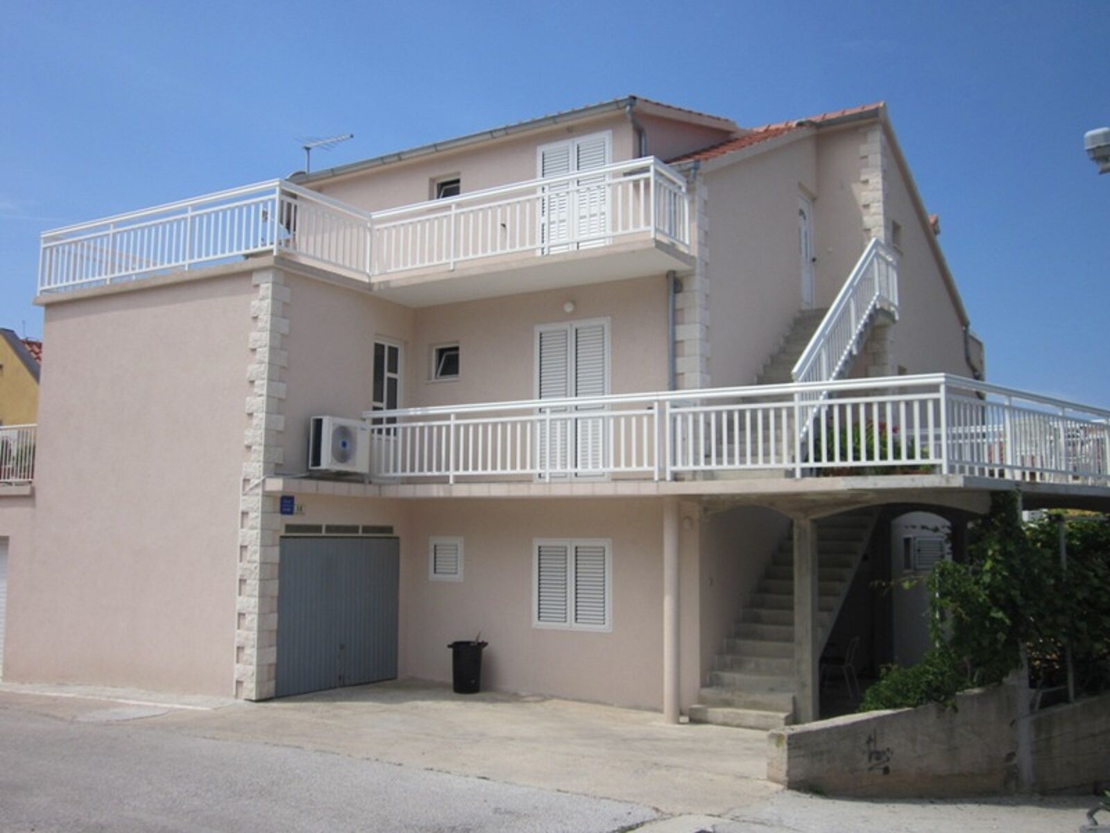 Apartments and Room Dar 102071-A1