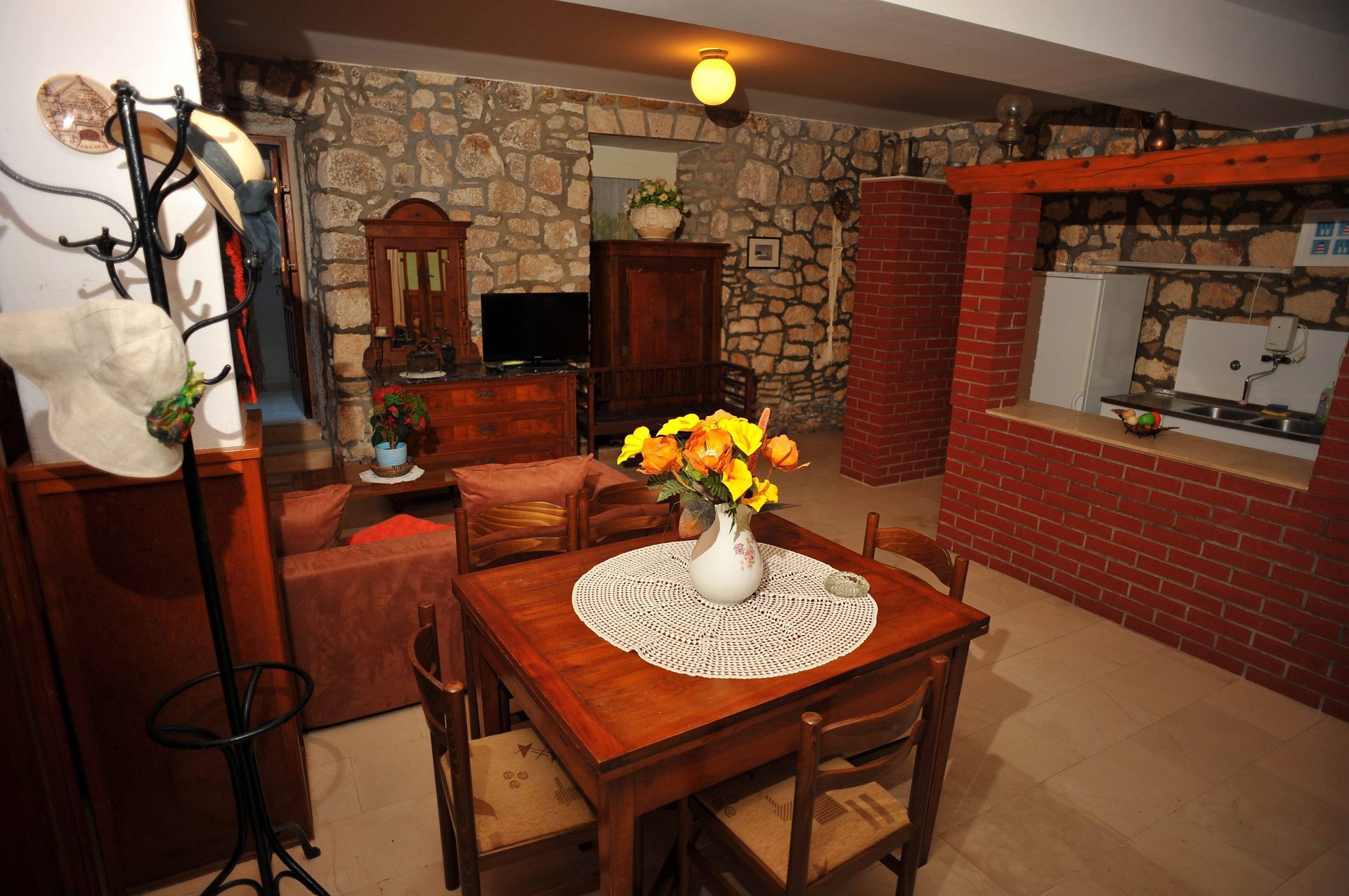 Apartments Piv 102111-A1