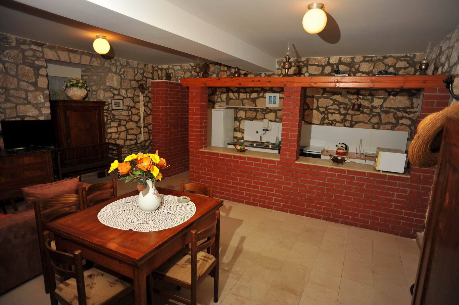 Apartments Piv 102111-A1