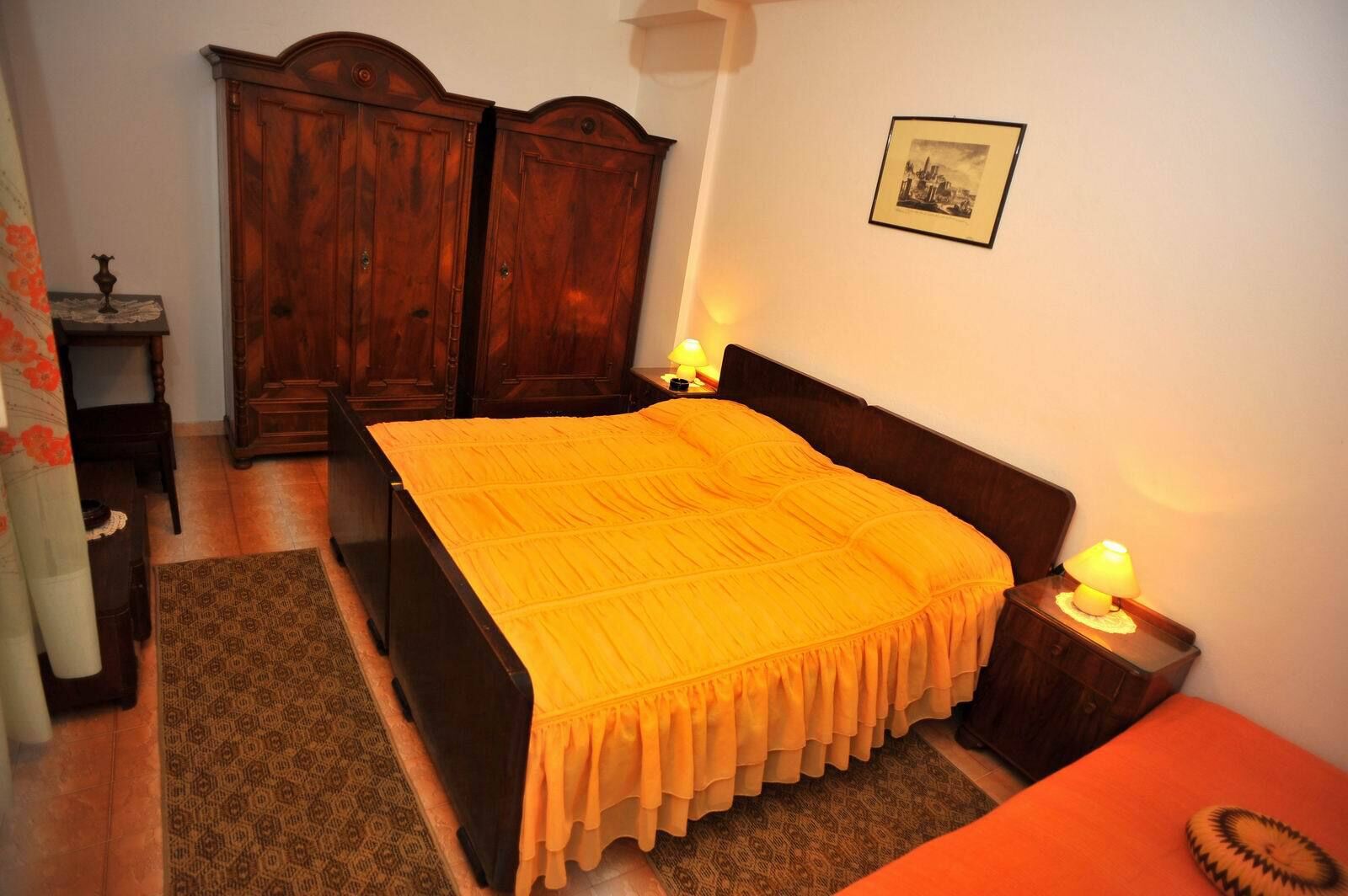 Apartments Piv 102111-A1