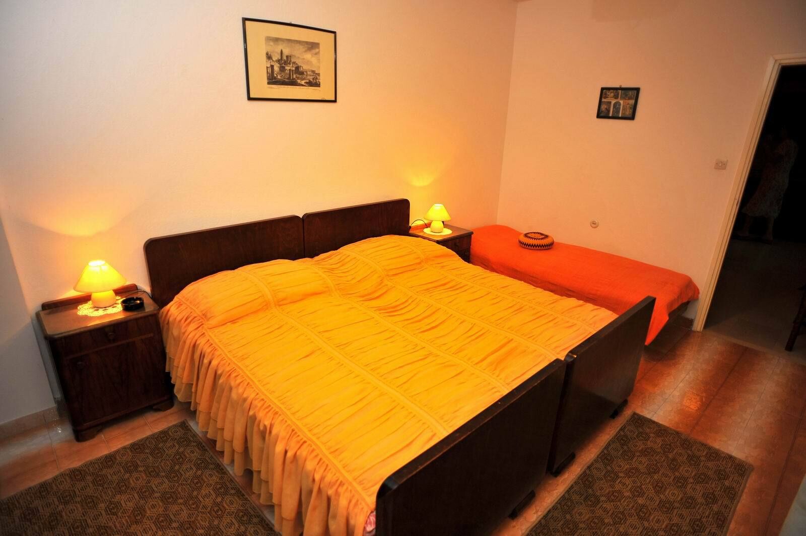 Apartments Piv 102111-A1