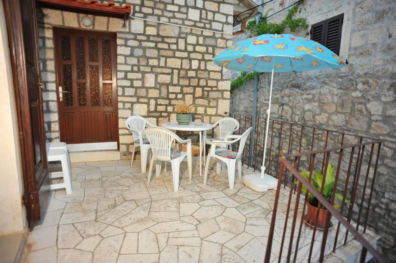 Apartments Piv 102111-A2