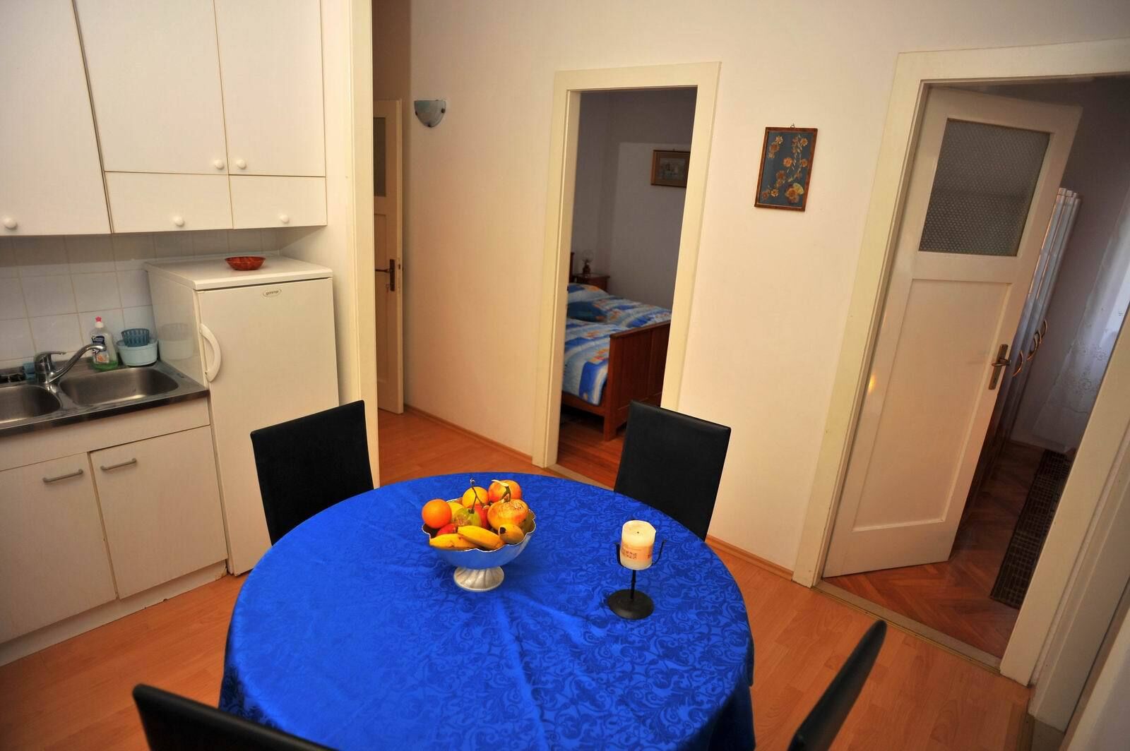 Apartments Piv 102111-A2
