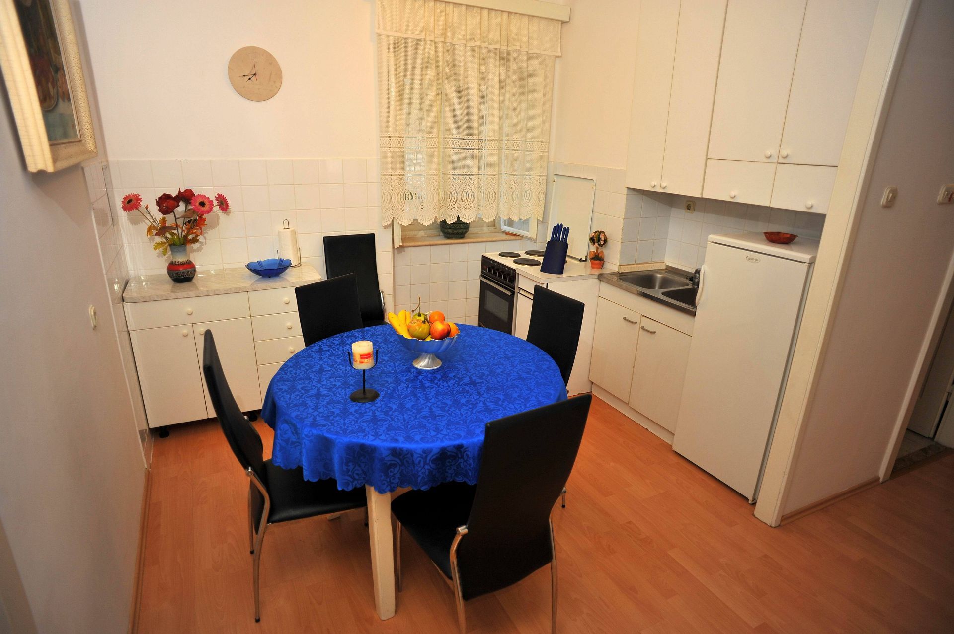Apartments Piv 102111-A2