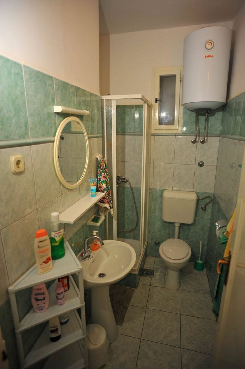 Apartments Piv 102111-A2