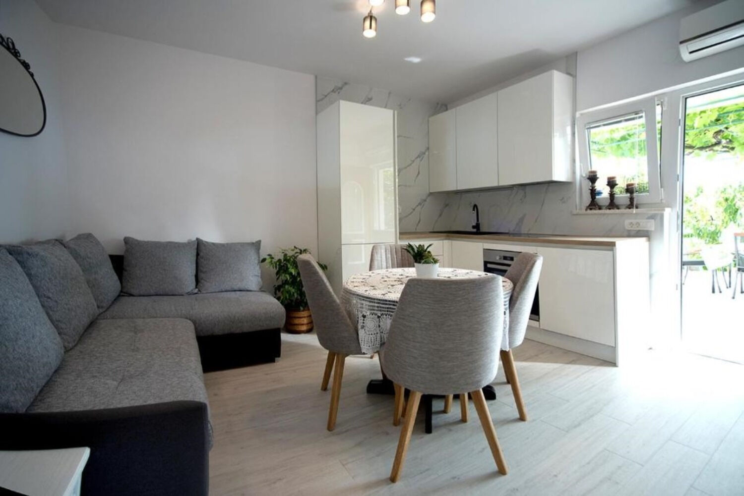 Apartments Nina 10258-A2