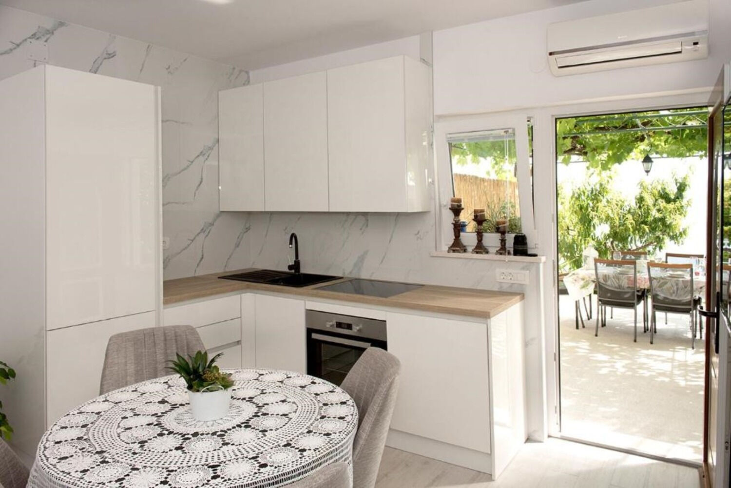 Apartments Nina 10258-A2