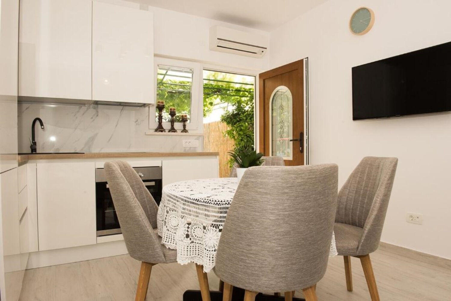 Apartments Nina 10258-A2