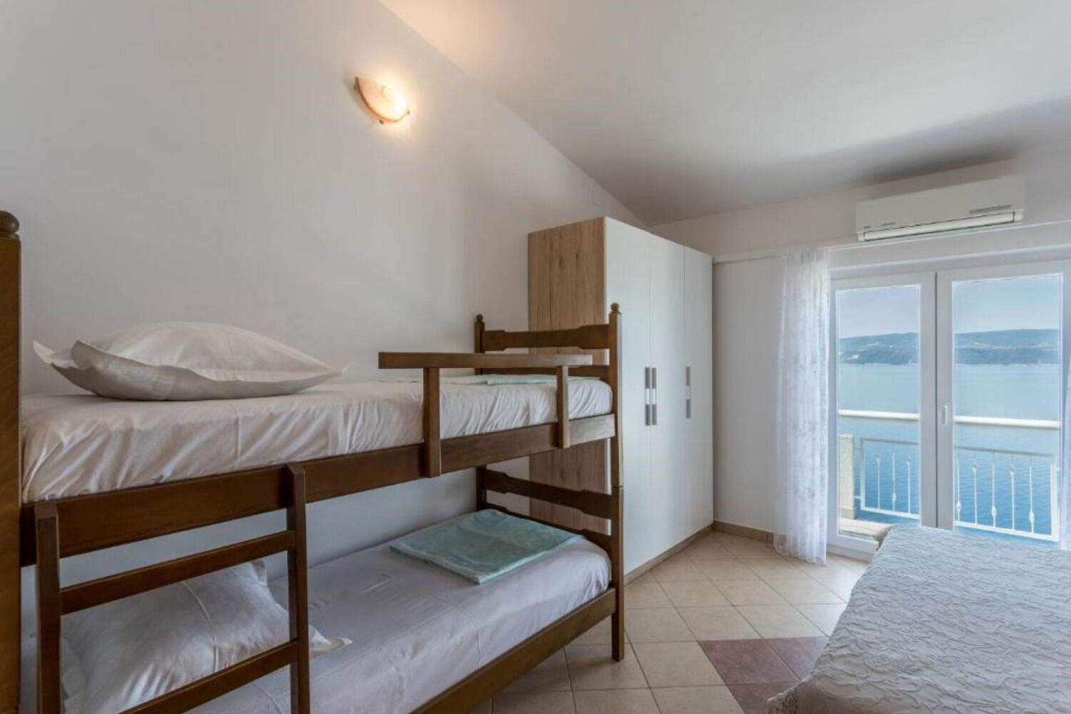 Apartments Nina 10258-A4