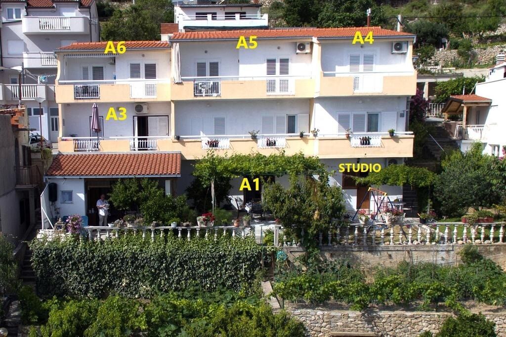 Apartments Nina 10258-A3