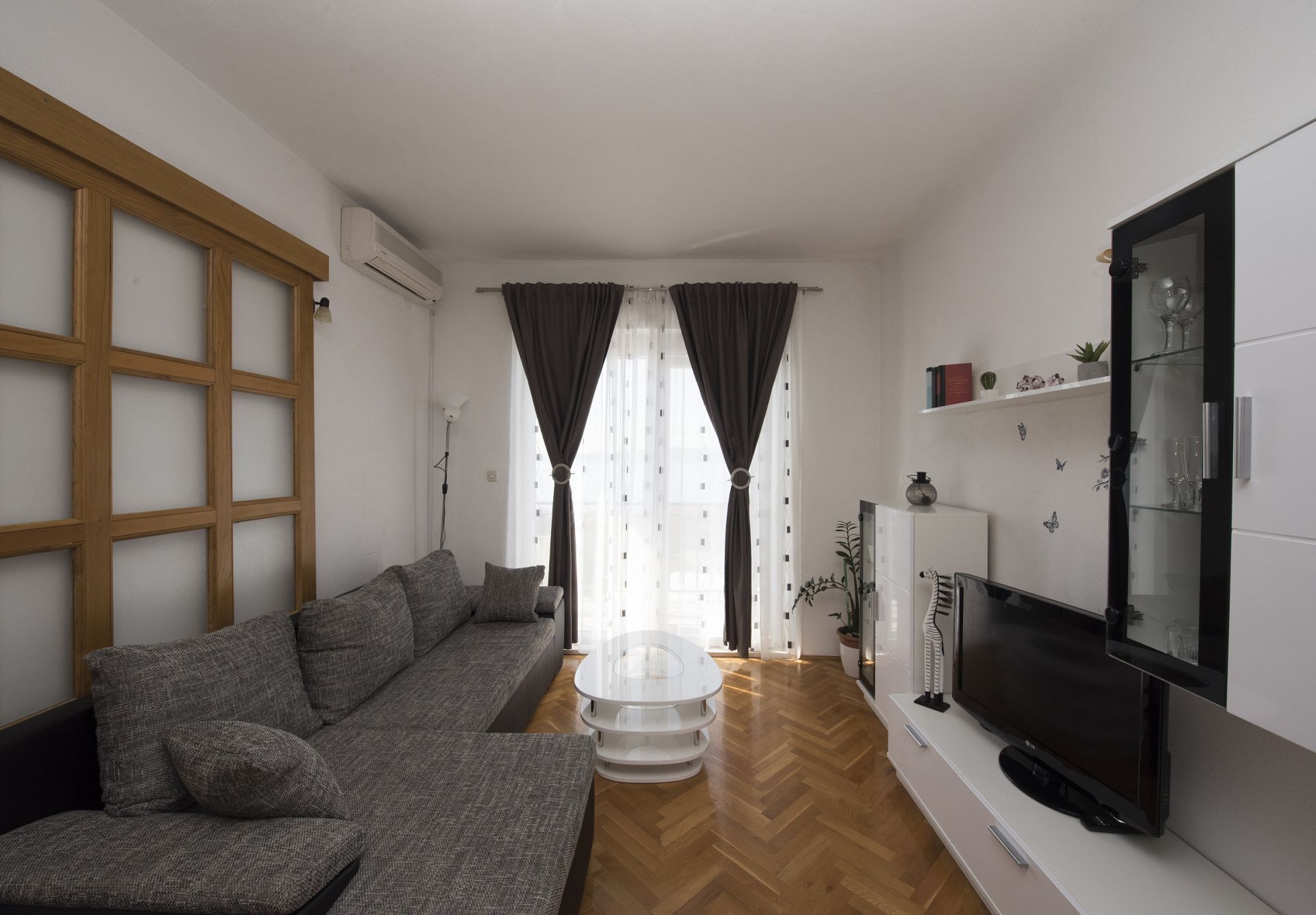 Apartments Robert 102611-A2