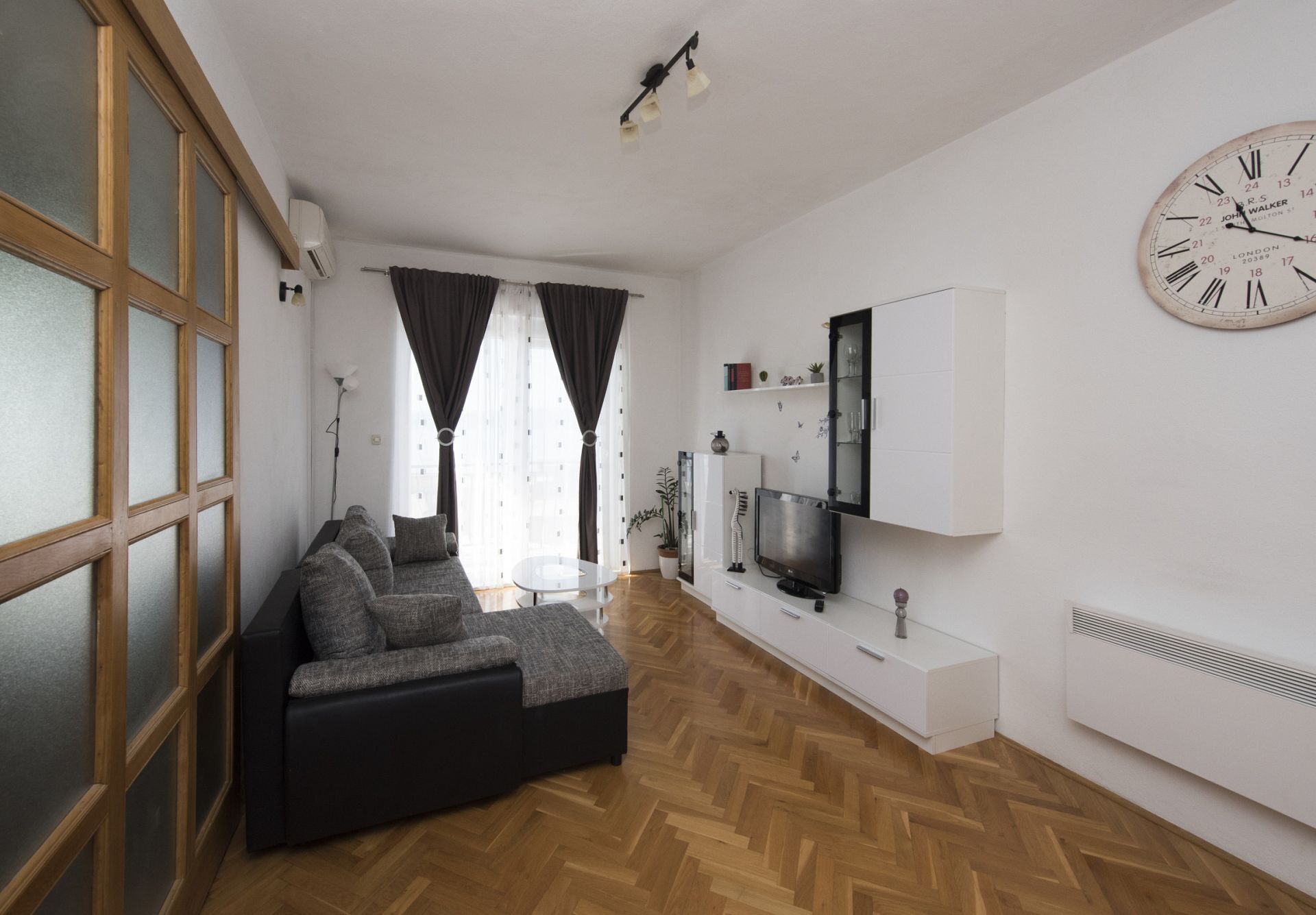 Apartments Robert 102611-A2