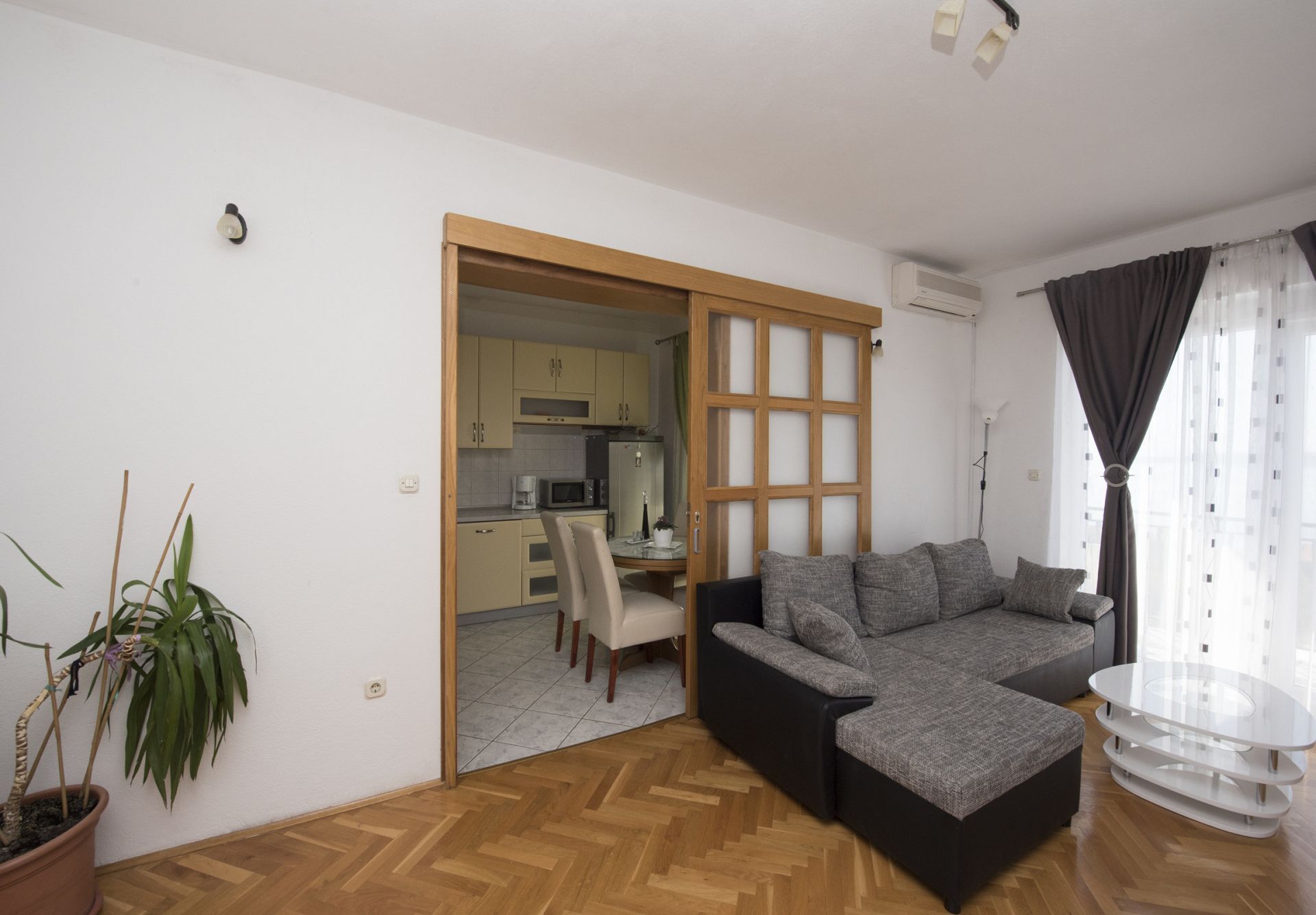 Apartments Robert 102611-A2