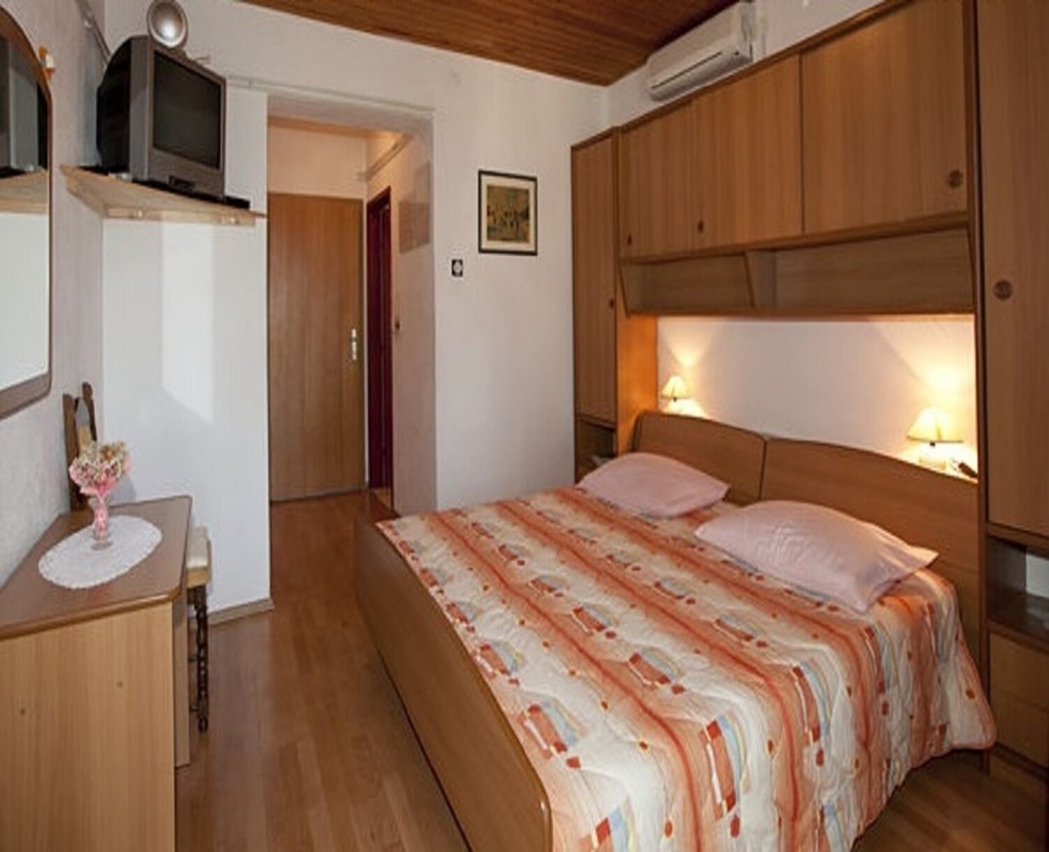 Apartments and Rooms Roza 102651-S3