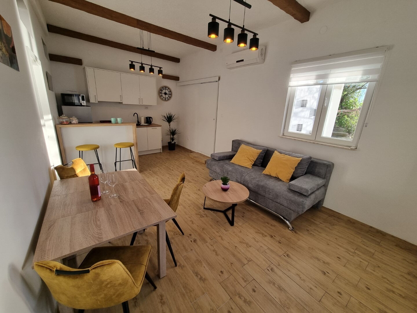 Apartments Gogi 102671-A8