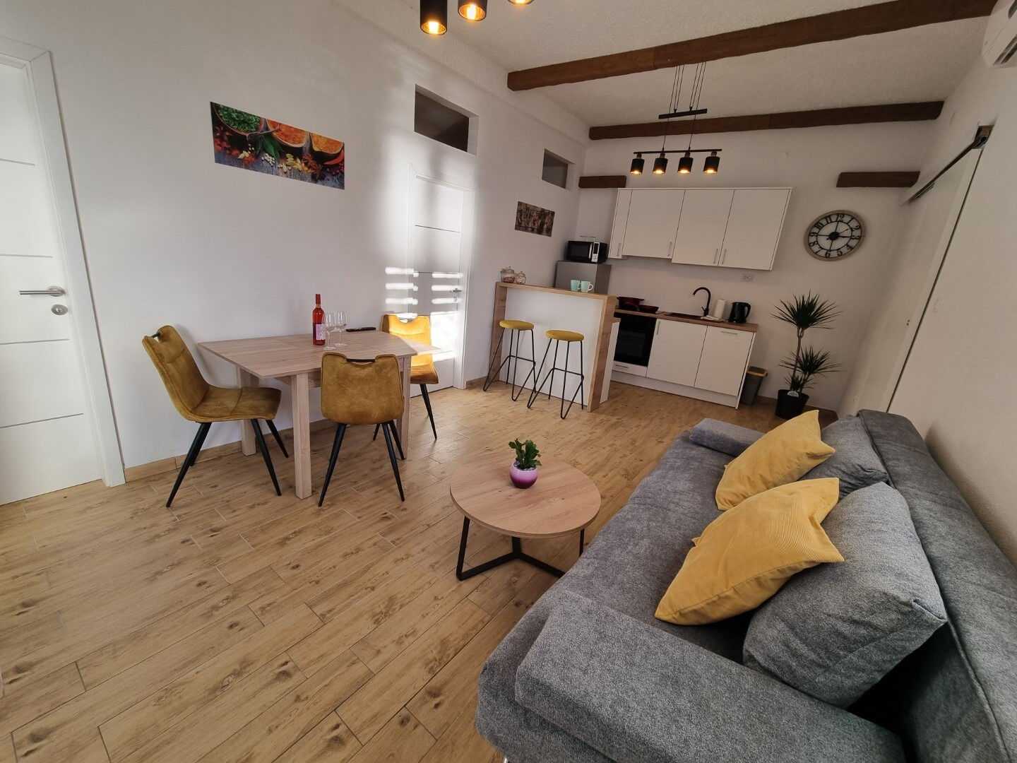 Apartments Gogi 102671-A8