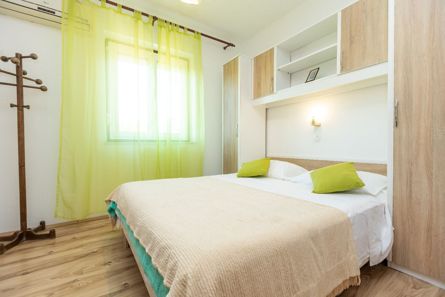 Apartments Vesna 102891-A1