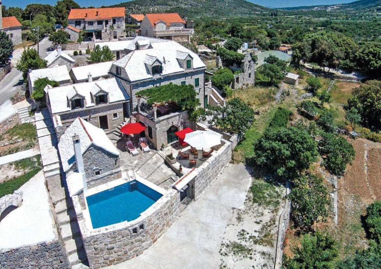 House Mari 1 103521-K1