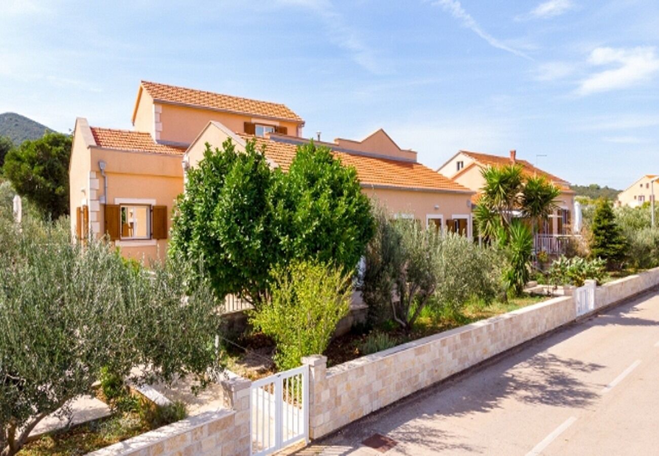 Apartments Željko 10367-A2
