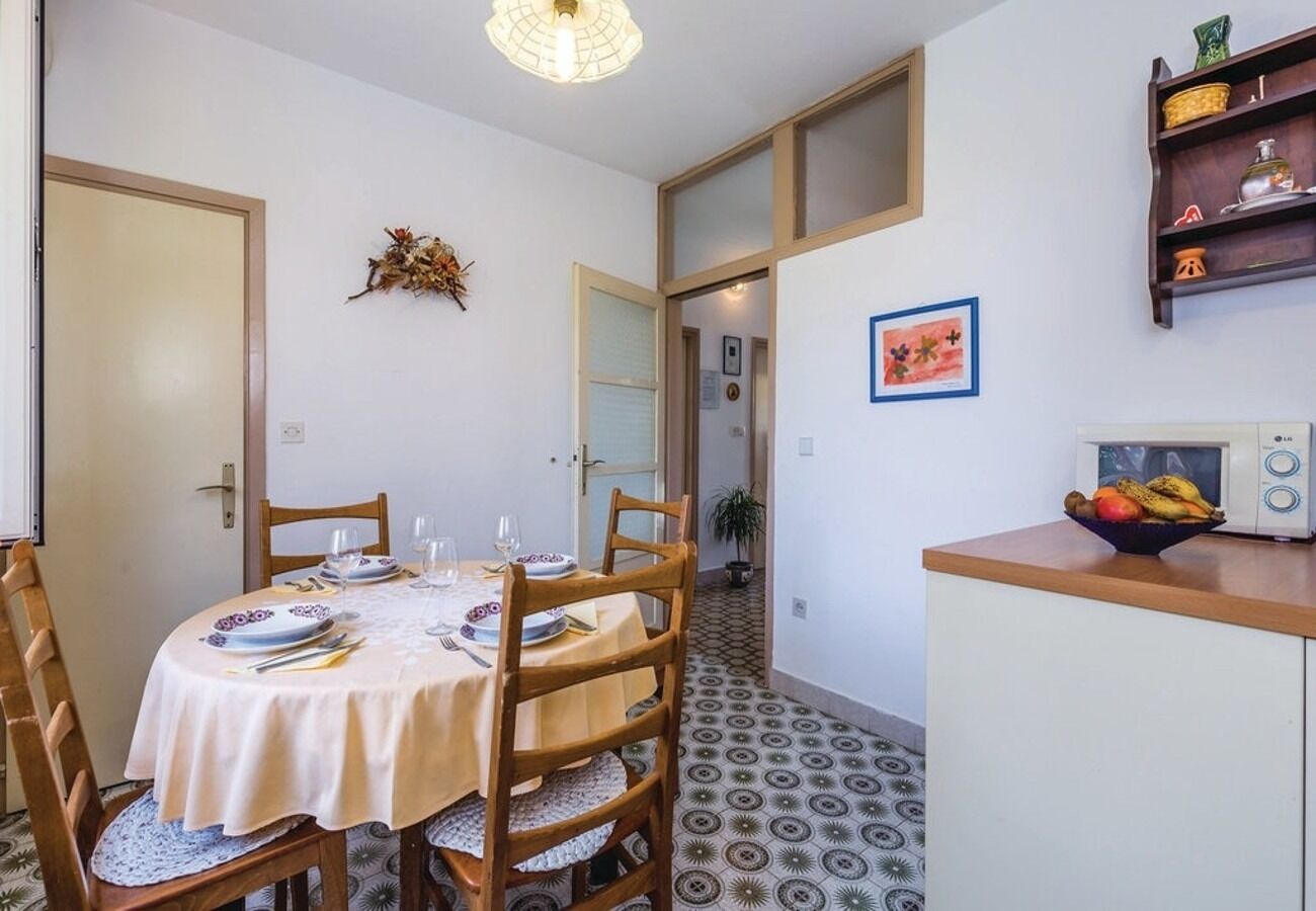 Apartment Dari 103911-A1