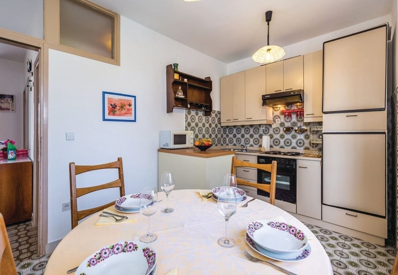Apartment Dari 103911-A1