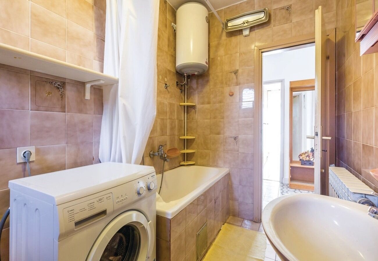 Apartment Dari 103911-A1