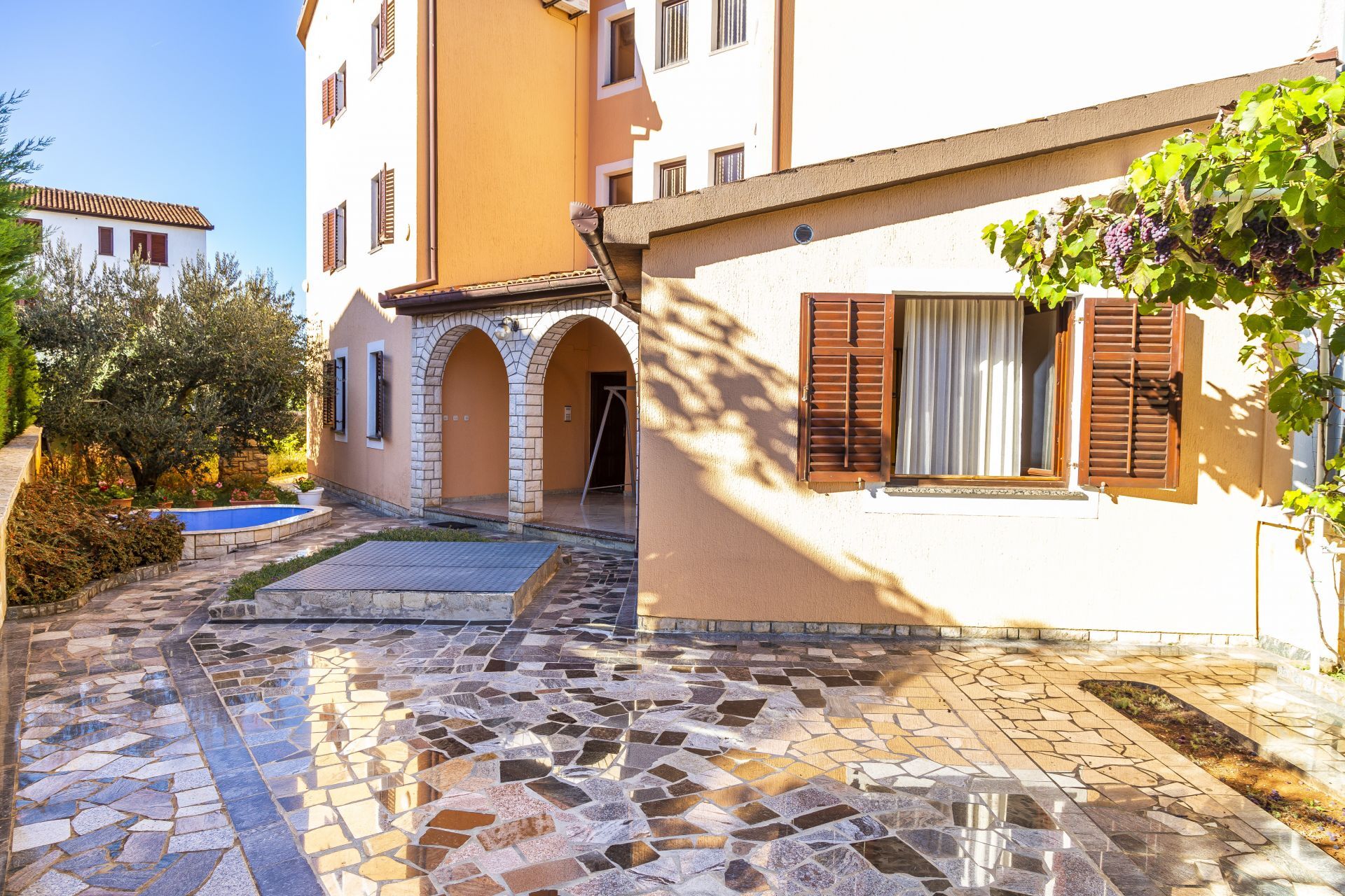 Apartments Mir 103971-A4
