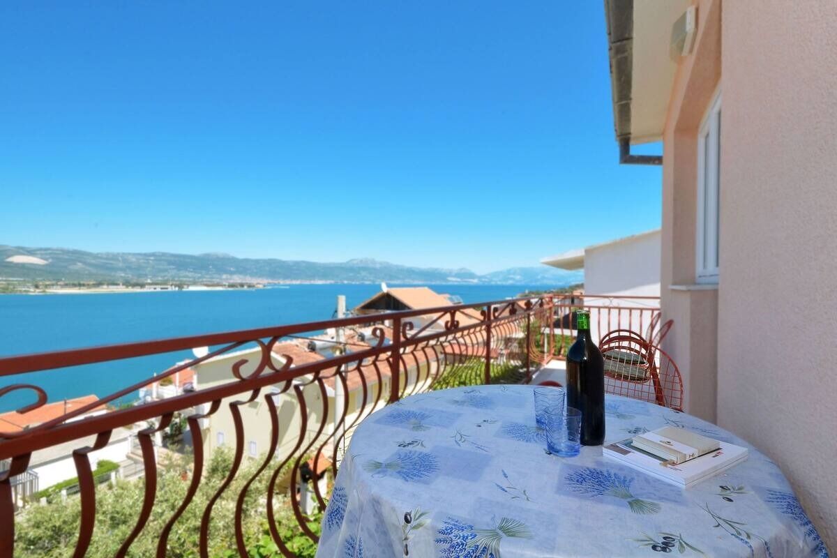 Apartments Sima 104011-A1