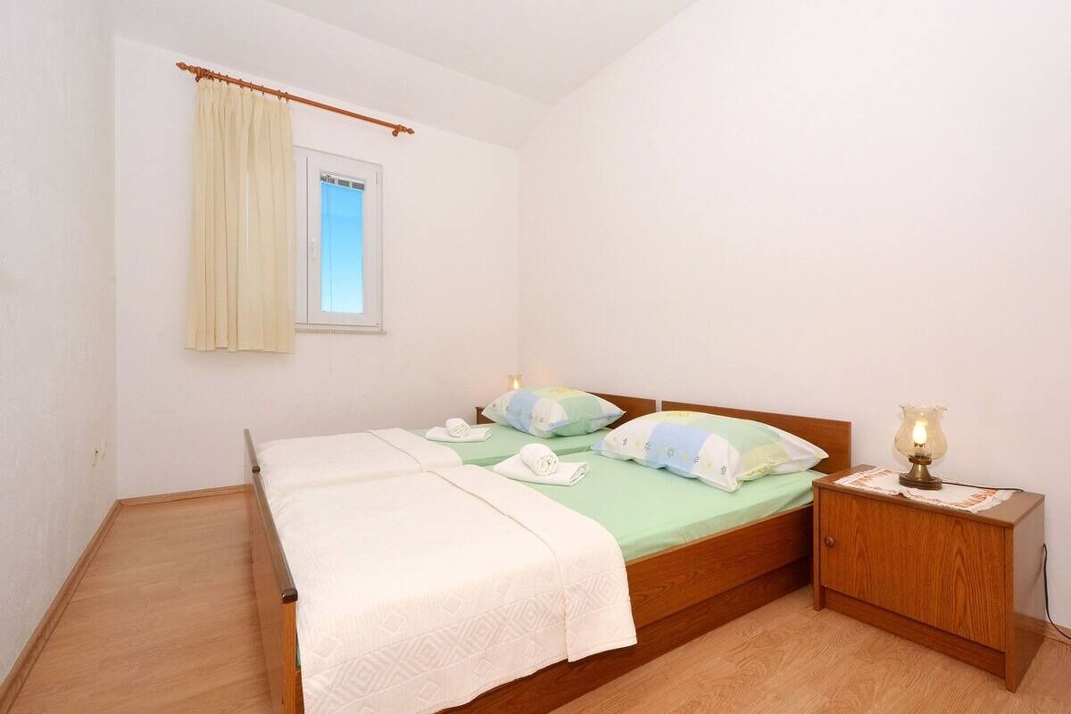 Apartments Sima 104011-A1