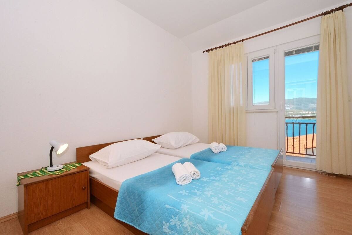 Apartments Sima 104011-A1
