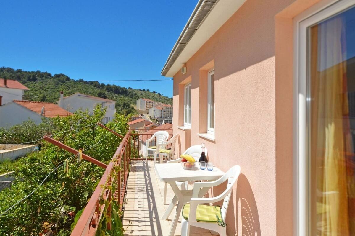 Apartments Sima 104011-A2