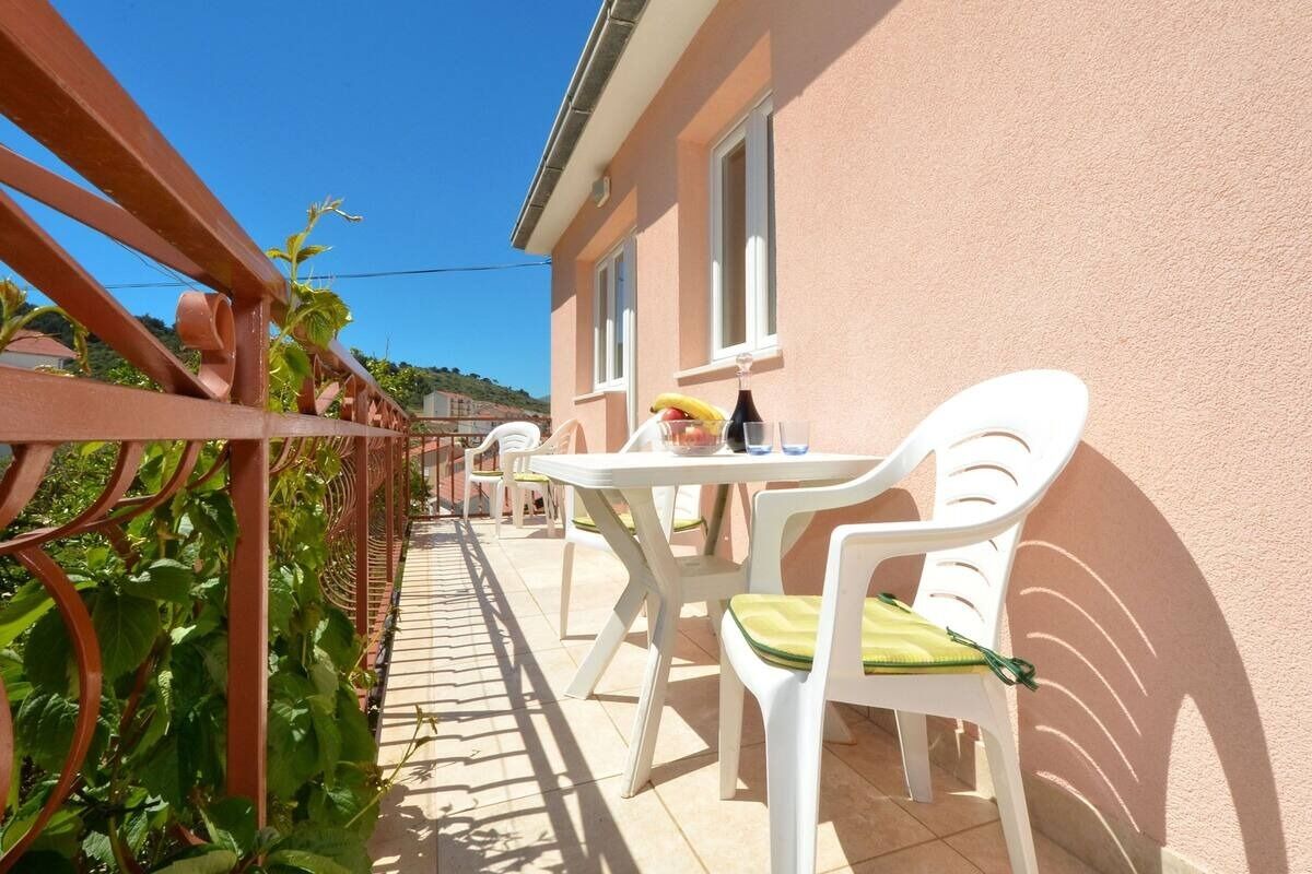 Apartments Sima 104011-A2