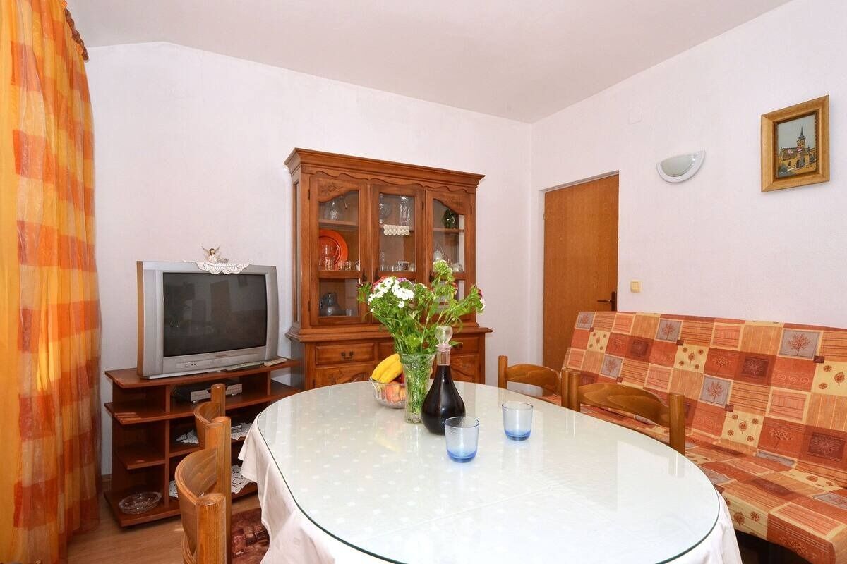 Apartments Sima 104011-A2