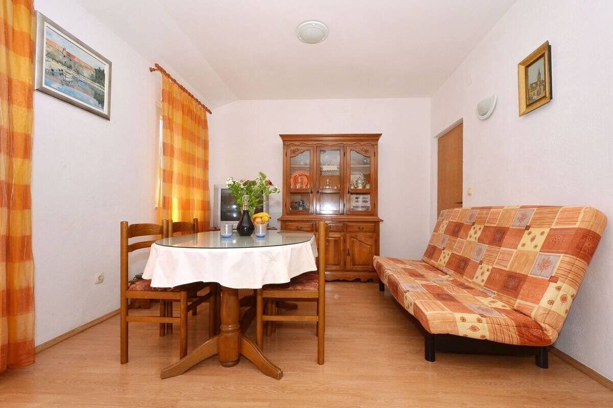 Apartments Sima 104011-A2