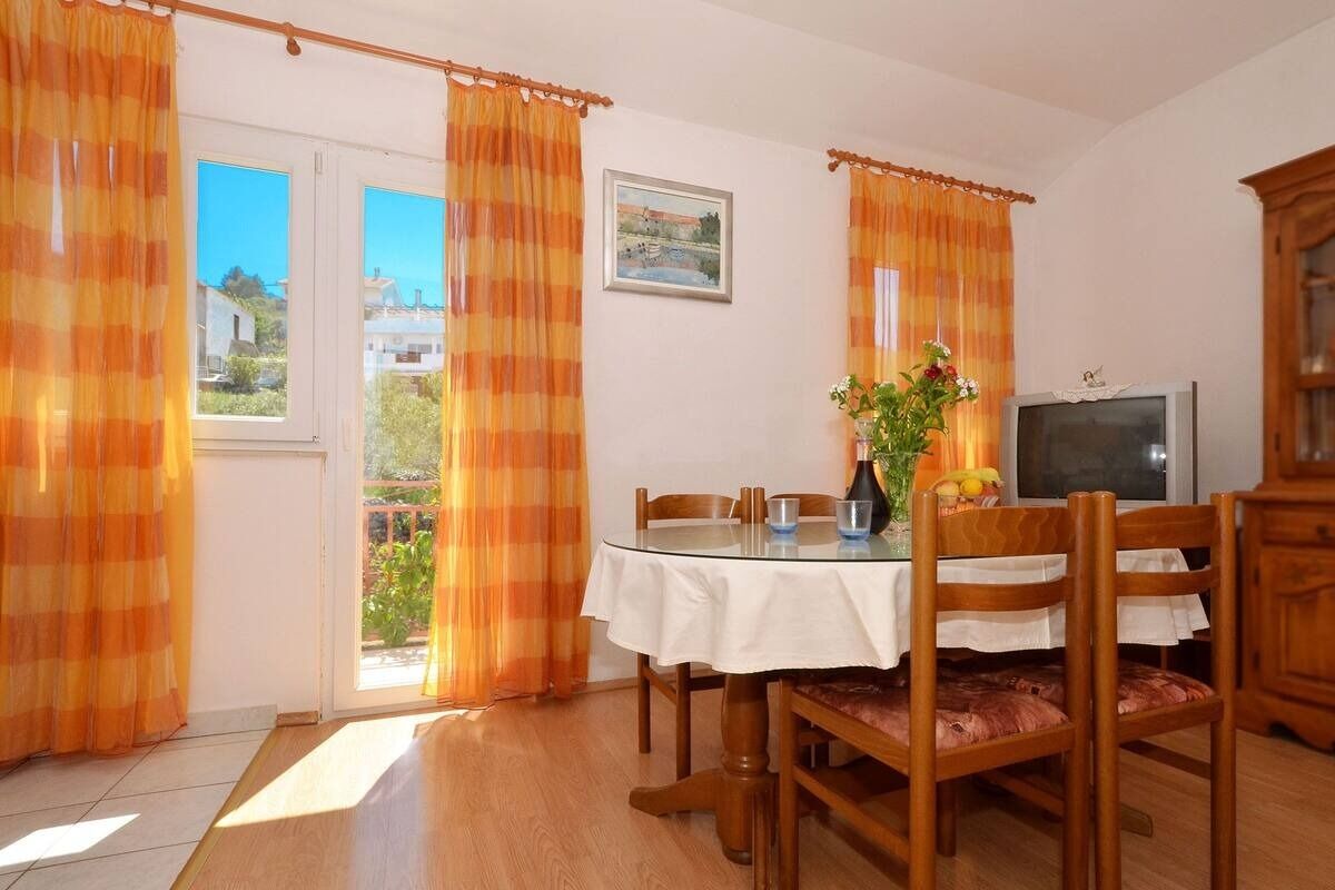Apartments Sima 104011-A2