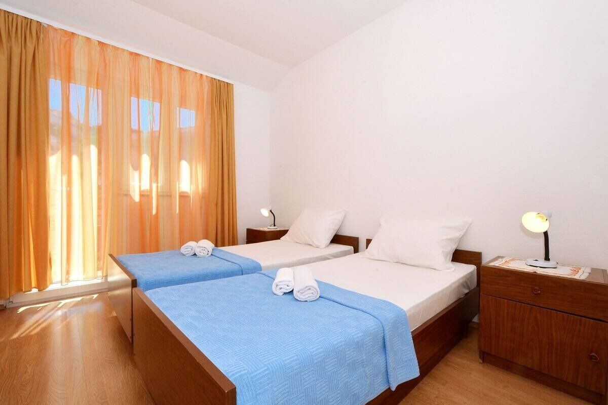 Apartments Sima 104011-A2