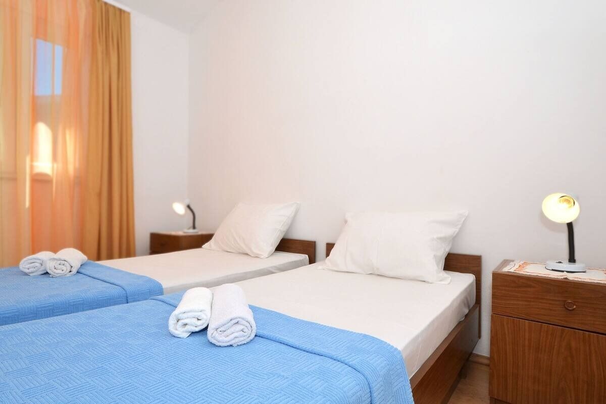 Apartments Sima 104011-A2