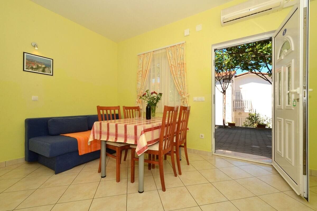 Apartments Sima 104011-A3