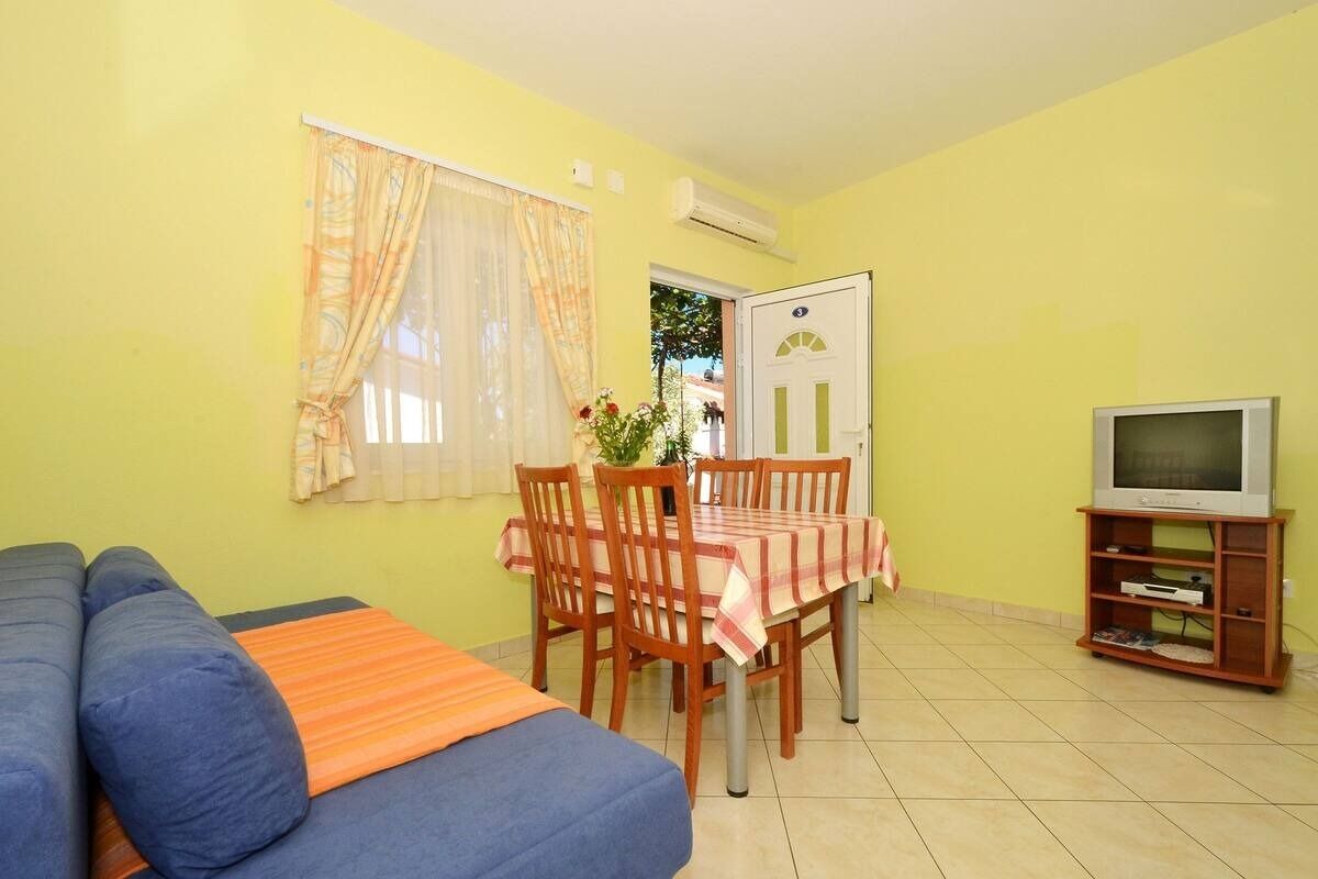 Apartments Sima 104011-A3